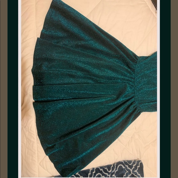 Dark green sparkly dress! 🖤🌲✨ - Picture 2 of 3
